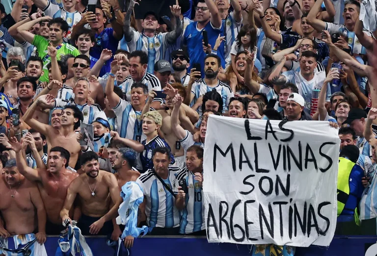 2026-argentina-fans-display-banner-1095568233_68ba93.jpg