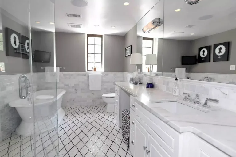 take-a-tour-of-obamas-new-home_79-her-master-bathroom.jpg