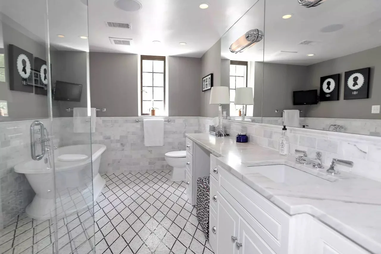 take-a-tour-of-obamas-new-home_79-her-master-bathroom.jpg