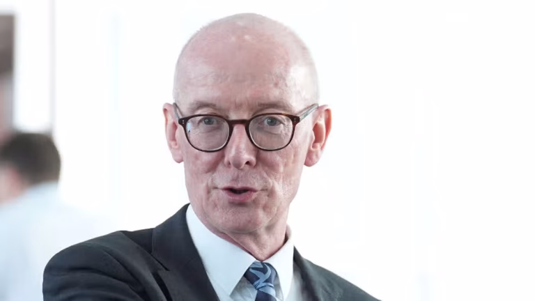 0_EMB-Pat-McFadden-visit-to-Boots-for-Jobs-Guarantee-scheme.jpg