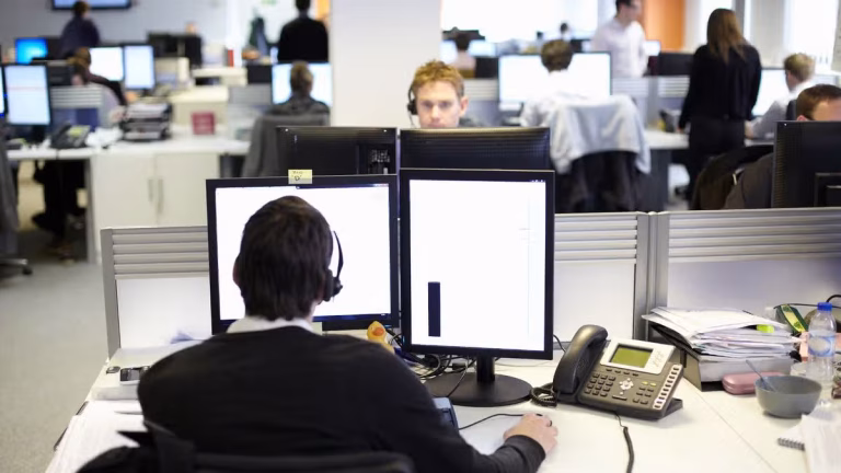 2_Workers-in-call-centre-office.jpg