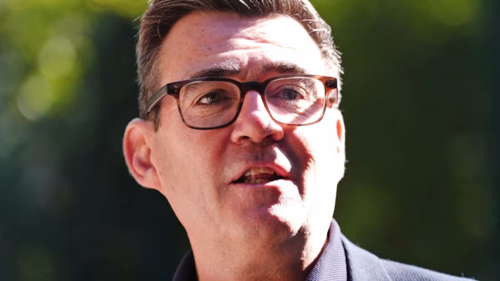 4_Britain-Politics-26212422418076.jpg