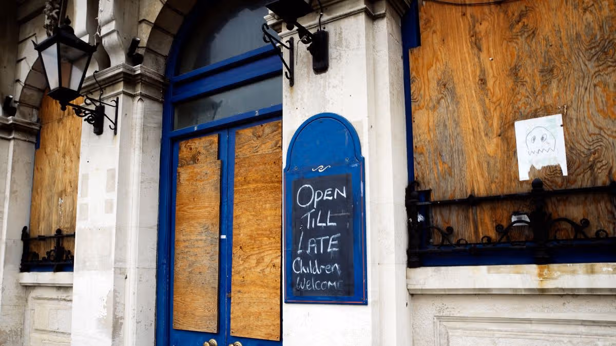 0_Derelict-pub.jpg