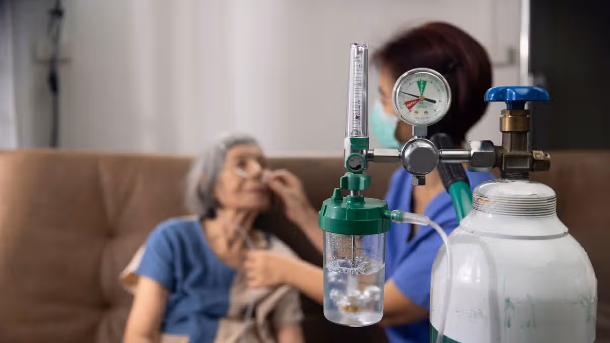 0_Elderly-woman-wearing-oxygen-nasal-canula-at-home.jpg