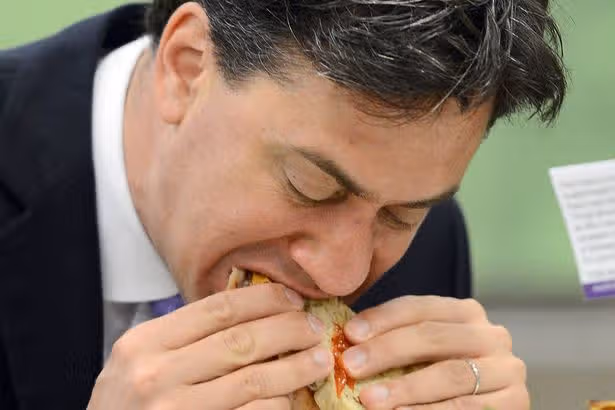 4_Ed-Miliband-Enjoys-A-Bacon-Sandwich-At-New-Covent-Garden-Flower-Market.jpg